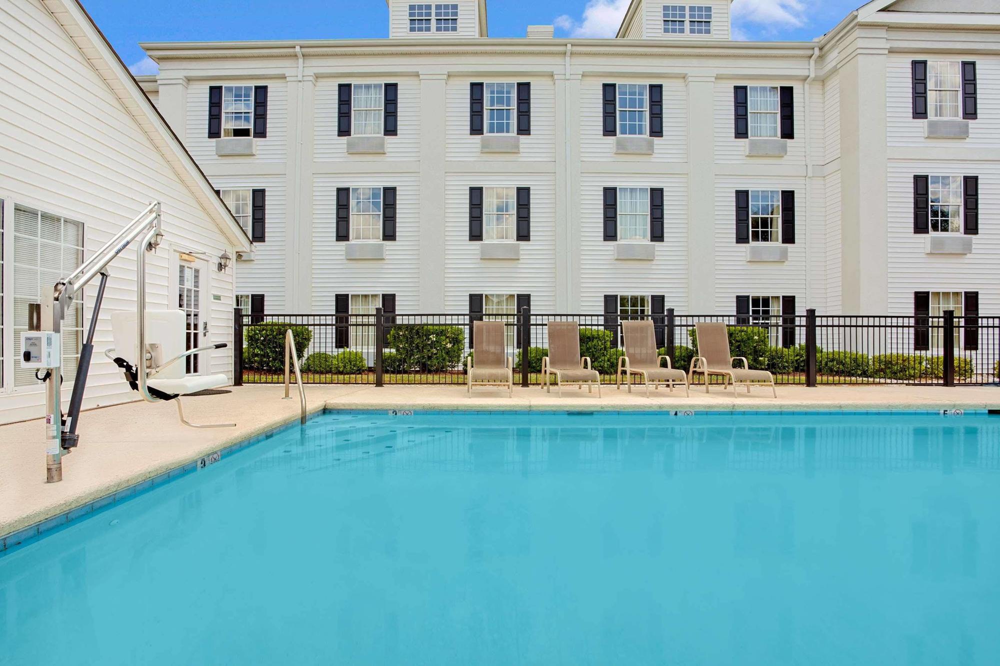 Hotel Baymont By Wyndham Pearl Exterior foto